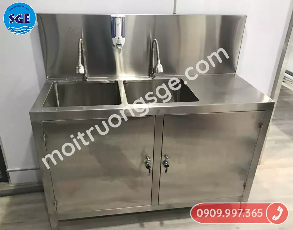 Việc trang bị chậu rửa tay sát khuẩn tại các cơ sở y tế là rất cần thiết